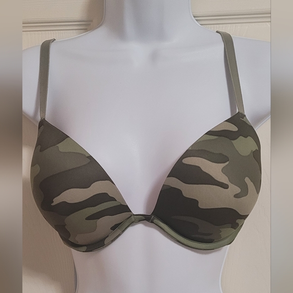 Victoria Secret Push Up Bra - Picture 2 of 3